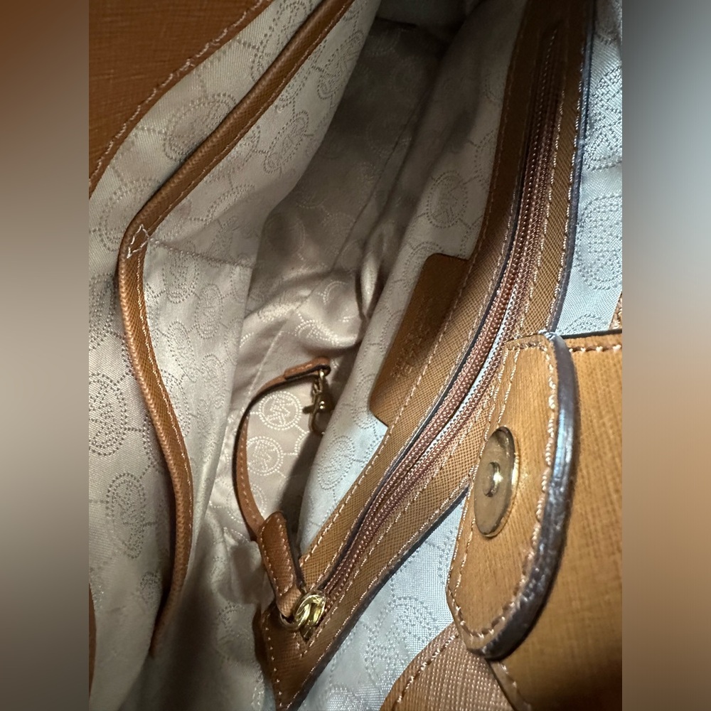 Authentic Michael Kors Hamilton Saffiano Tan Leather Sachel with lock and key - Picture 14 of 16